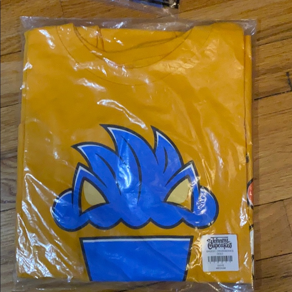 Johnny cupcakes M Sonic tails t shirt new